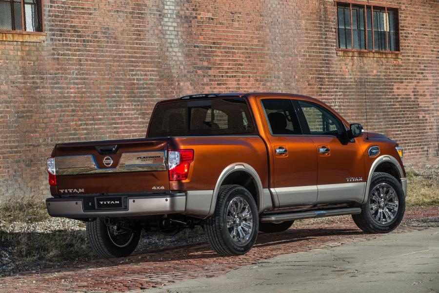  Nissan Titan Platinum Reserve Crew Cab 2016 года  (фото 7 из 17)